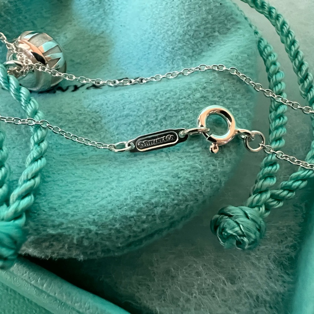 🌸🌸 Authentic Tiffany & Co. Atlas Ball Pendant - Picture 3 of 7